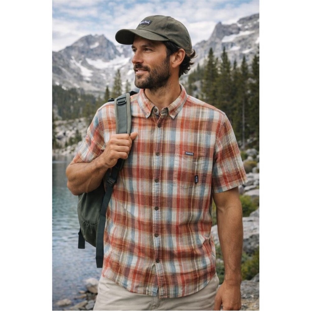 Patagonia Men's Casual Plaid Shirt Size Small Rust Tan Button Down Short Sleeve